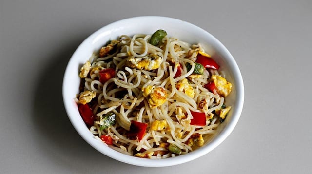 Egg Hakka Noodles.